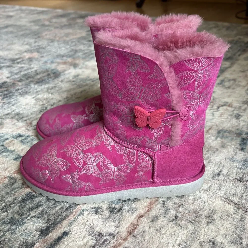 Womens UGG Boots K Bailey Button Butterfly Raspberry & Silver RSPS Sz 6 Fits 7.5 - Picture 12 of 16